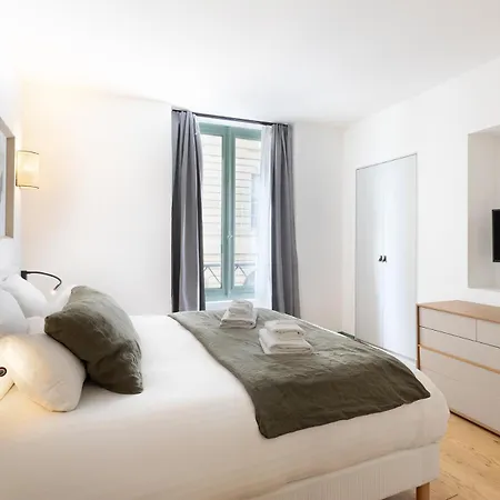 Pick A Flat's In Saint Germain - Rue Corneille Paris